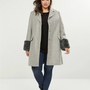 LANE BRYANT GRAY CLASSIC HERRINGBONE
COAT WITH FAUX FUR
CUFFS SZ 26/28